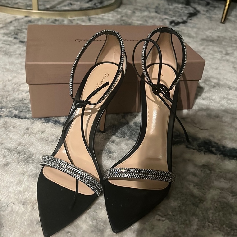 Like New Black Gianvito Rossi Monte Carlo Heels